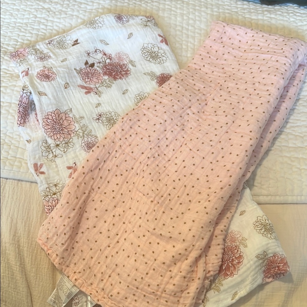 aden + anais Floral and Pink Swaddle Set